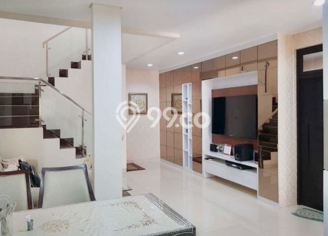Hunian Mewah LB 220m2 Siap Pakai Desain Elegan di Pondok Indah, Jakarta Selatan Hunian Mewah LB 220m2 Siap Pakai Desain Elegan di Pondok Indah, Jakarta Selatan