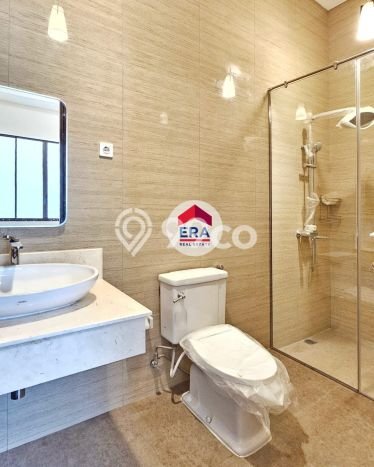 Ready to Use! Luxury House LT 270m2 Desain Elegan di Pondok Indah Ready to Use! Luxury House LT 270m2 Desain Elegan di Pondok Indah