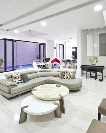 Dijual Rumah Mewah Elegan Dengan View Eksklusif di Pondok Indah, Jakarta Selatan Dijual Rumah Mewah Elegan Dengan View Eksklusif di Pondok Indah, Jakarta Selatan