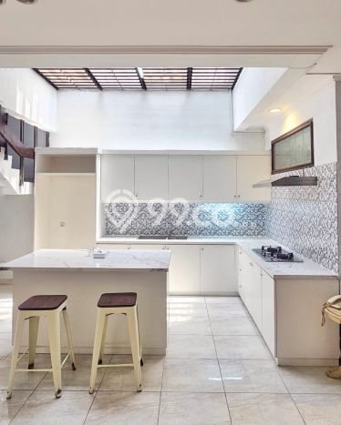 Rumah Luxury Modern Tanpa Renovasi di Pondok Indah Jakarta Selatan Rumah Luxury Modern Tanpa Renovasi di Pondok Indah Jakarta Selatan
