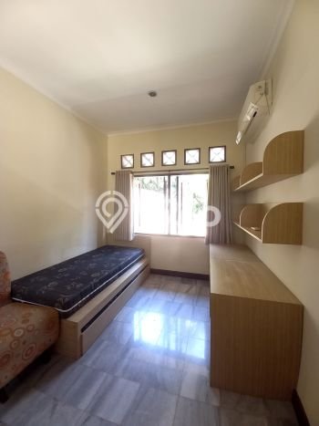 Rumah Kontrakan Jakarta Selatan LT 221m2 LB 160m2 Area Cirendeu Rumah Kontrakan Jakarta Selatan LT 221m2 LB 160m2 Area Cirendeu