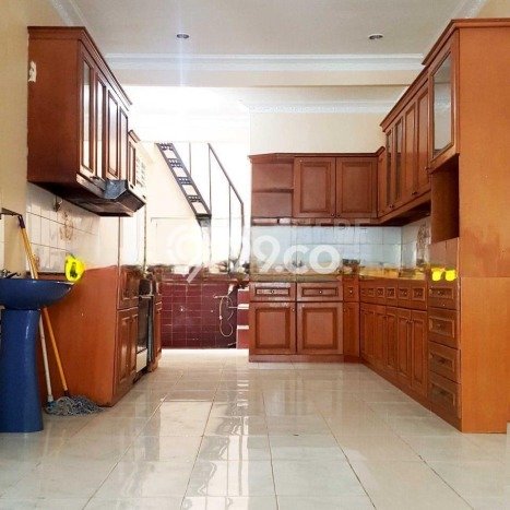 Siap Huni Rumah Mewah 3 Kamar di Kelapa Gading Dekat ke Mana Pun Siap Huni Rumah Mewah 3 Kamar di Kelapa Gading Dekat ke Mana Pun