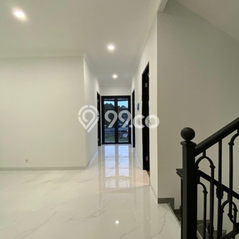 Rumah Modern Cantik 4 Kamar Siap Huni di Ciracas Rumah Modern Cantik 4 Kamar Siap Huni di Ciracas