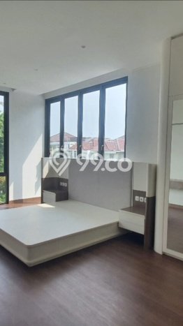 Rumah Elit Modern Tanpa Renovasi di Meruya Jakarta Barat Rumah Elit Modern Tanpa Renovasi di Meruya Jakarta Barat