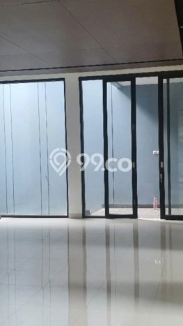 Rumah Elit Modern Tanpa Renovasi di Meruya Jakarta Barat Rumah Elit Modern Tanpa Renovasi di Meruya Jakarta Barat