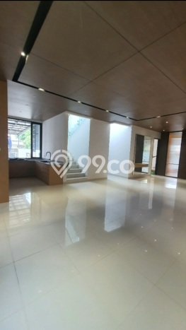 Rumah Elit Modern Tanpa Renovasi di Meruya Jakarta Barat Rumah Elit Modern Tanpa Renovasi di Meruya Jakarta Barat