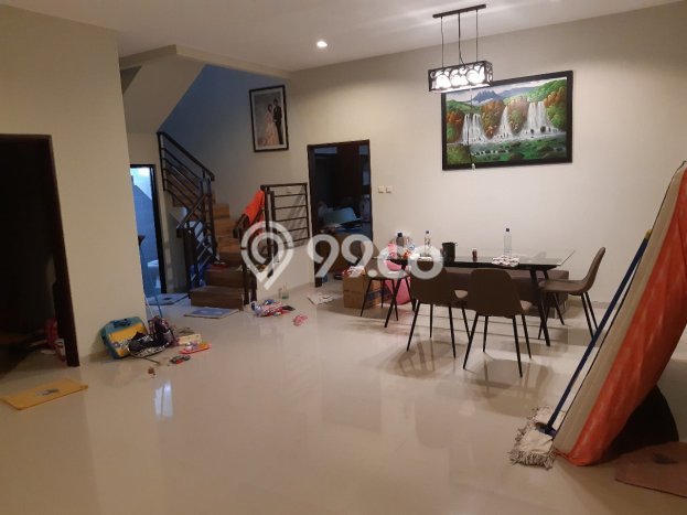 Ready to Use! Premium House LT 200m2 Desain Elegan di Singgasana Ready to Use! Premium House LT 200m2 Desain Elegan di Singgasana