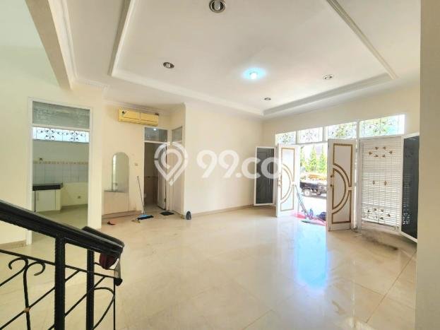 LOKASI TERBAIK! Rumah di Singgasana, 4 KM, Lingkungan Elite, LT 230m² Bangunan 300m² LOKASI TERBAIK! Rumah di Singgasana, 4 KM, Lingkungan Elite, LT 230m² Bangunan 300m²
