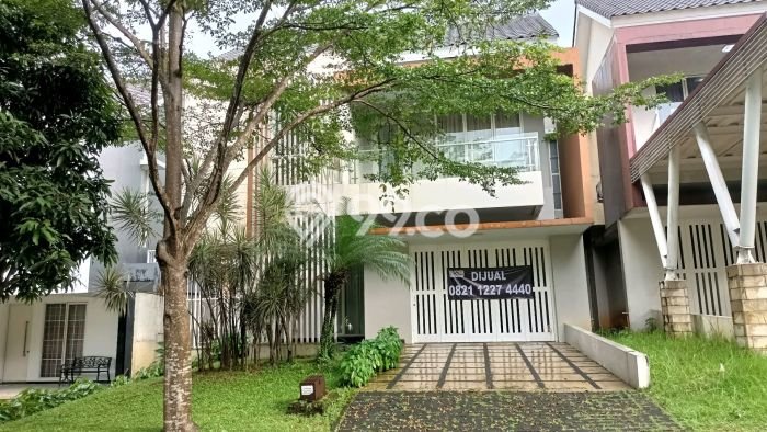 Ready to Use! Premium House LT 242m2 Desain Elegan di Sentul City Ready to Use! Premium House LT 242m2 Desain Elegan di Sentul City
