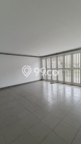 Rumah di , Luas 242m2m², LB 212m2m² Rumah di , Luas 242m2m², LB 212m2m²