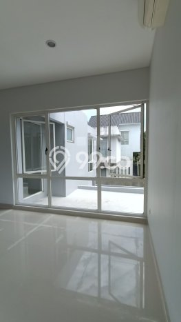 Rumah di , Luas 242m2m², LB 212m2m² Rumah di , Luas 242m2m², LB 212m2m²