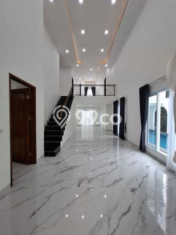 Ready to Use! Luxury House LT 338m2 Desain Elegan di Sentul City Ready to Use! Luxury House LT 338m2 Desain Elegan di Sentul City