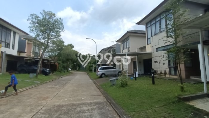 Rumah Terawat di , Bogor, Luas 350m2m² Bangunan 220m2m² HARGA MENARIK! Rumah Terawat di , Bogor, Luas 350m2m² Bangunan 220m2m² HARGA MENARIK!