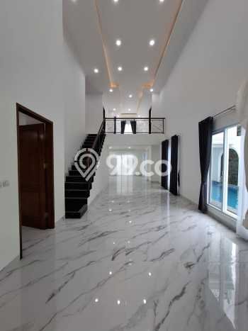 Ready to Use! Luxury House LT 338m2 Desain Elegan di Sentul City Ready to Use! Luxury House LT 338m2 Desain Elegan di Sentul City