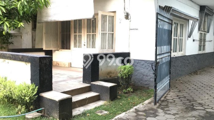 Rumah Mewah LB 350m2 Siap Pakai Desain Elegan di Surabaya Kota, Surabaya Rumah Mewah LB 350m2 Siap Pakai Desain Elegan di Surabaya Kota, Surabaya