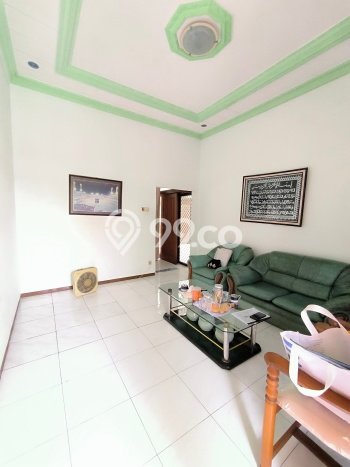 KESEMPATAN TERBAIK! Rumah Asri di , Luas 300m2m² LB 220m2m² KESEMPATAN TERBAIK! Rumah Asri di , Luas 300m2m² LB 220m2m²