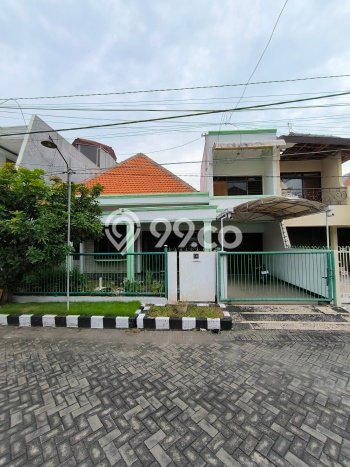 KESEMPATAN TERBAIK! Rumah Asri di , Luas 300m2m² LB 220m2m² KESEMPATAN TERBAIK! Rumah Asri di , Luas 300m2m² LB 220m2m²