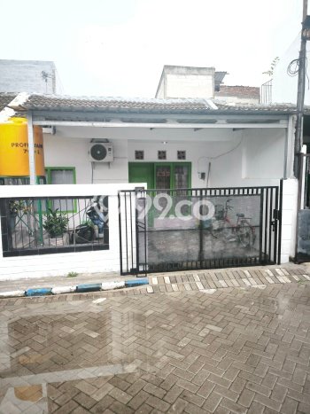 Rumah Terawat 3 KT 1 KM di Kawasan Komersial , Surabaya Rumah Terawat 3 KT 1 KM di Kawasan Komersial , Surabaya