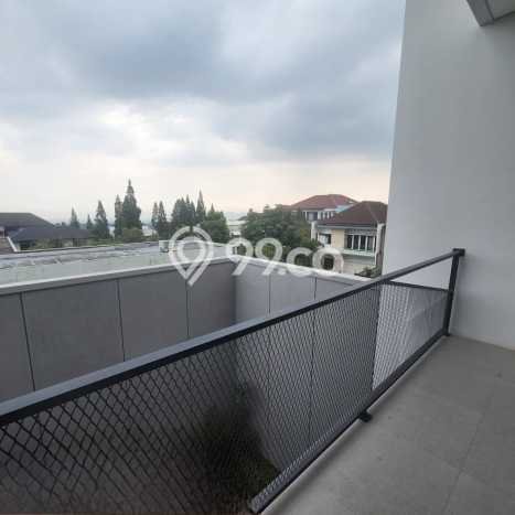 LISTING BARU! Rumah Strategis di Pondok Hijau, Luas 182m² LB 235m² LISTING BARU! Rumah Strategis di Pondok Hijau, Luas 182m² LB 235m²