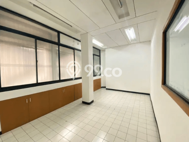 AREA BERKEMBANG! Komersial For Rent Kawasan , Luas 300m2m², Siap Usaha AREA BERKEMBANG! Komersial For Rent Kawasan , Luas 300m2m², Siap Usaha