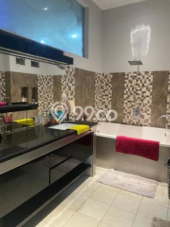 Rumah Mewah LB 600m2 Siap Pakai Desain Elegan di Singgasana, Bandung Rumah Mewah LB 600m2 Siap Pakai Desain Elegan di Singgasana, Bandung