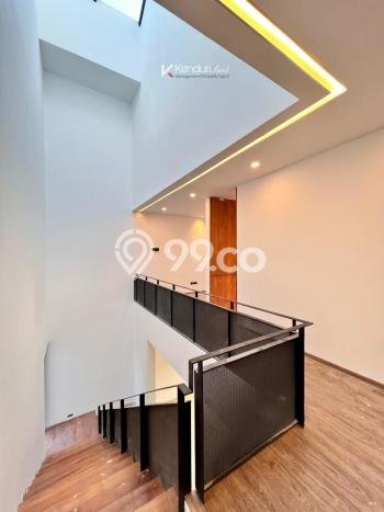 For Sale! Premium House LT 345m2 Desain Elegan di Kemang For Sale! Premium House LT 345m2 Desain Elegan di Kemang