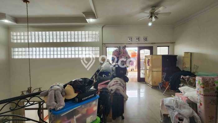 Rumah Minimalis 3 Kamar LT 189m2 di Taman Holis Indah Rumah Minimalis 3 Kamar LT 189m2 di Taman Holis Indah
