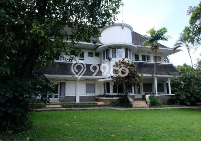 Rumah Elit LB 510m2 Siap Pakai Desain Elegan di Dago, Bandung Rumah Elit LB 510m2 Siap Pakai Desain Elegan di Dago, Bandung