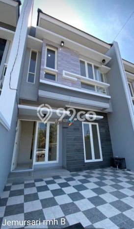 Rumah Luas Asri 4 KT Siap Pakai di Jemursari Surabaya Rumah Luas Asri 4 KT Siap Pakai di Jemursari Surabaya