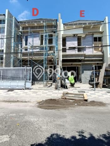 Rumah Luas Asri 4 KT Siap Pakai di Jemursari Surabaya Rumah Luas Asri 4 KT Siap Pakai di Jemursari Surabaya
