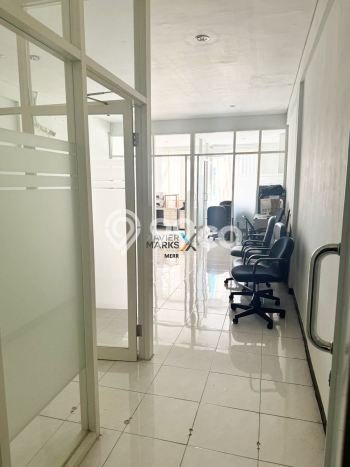 Disewakan Ruko di Kawasan Ramai Middle East Ring Road Luas 250m2 Disewakan Ruko di Kawasan Ramai Middle East Ring Road Luas 250m2