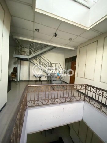 Rumah Mewah Siap Huni LT 390m2 di Wonocolo, Surabaya Rumah Mewah Siap Huni LT 390m2 di Wonocolo, Surabaya