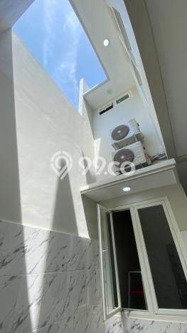 Rumah Luas Asri 4 KT Siap Pakai di Pakuwon Surabaya Rumah Luas Asri 4 KT Siap Pakai di Pakuwon Surabaya