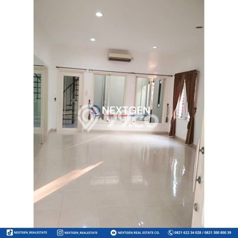 Disewakan! Rumah 3 Kamar Tidur &
2 Kamar Mandi di Gading Serpong, Tangerang Disewakan! Rumah 3 Kamar Tidur &
2 Kamar Mandi di Gading Serpong, Tangerang