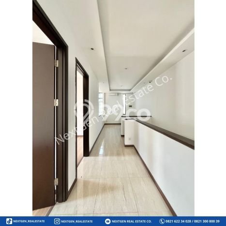 Rumah di BSD City, 4 KT, Konsep Minimalis, LT 180m² LB 242m² Rumah di BSD City, 4 KT, Konsep Minimalis, LT 180m² LB 242m²