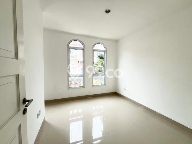 Rumah Luxury Modern Tanpa Renovasi di Gading Serpong Tangerang Rumah Luxury Modern Tanpa Renovasi di Gading Serpong Tangerang