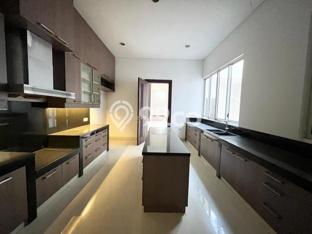 Hunian Elit LB 1600m2 Siap Huni Desain Elegan di Gading Serpong, Tangerang Hunian Elit LB 1600m2 Siap Huni Desain Elegan di Gading Serpong, Tangerang