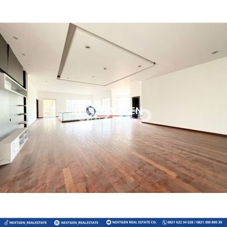 Jual Rumah Mewah Elegan Dengan View Eksklusif di Gading Serpong, Tangerang Jual Rumah Mewah Elegan Dengan View Eksklusif di Gading Serpong, Tangerang