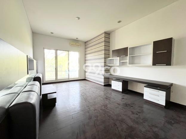 Hunian Elit LB 1600m2 Siap Huni Desain Elegan di Gading Serpong, Tangerang Hunian Elit LB 1600m2 Siap Huni Desain Elegan di Gading Serpong, Tangerang