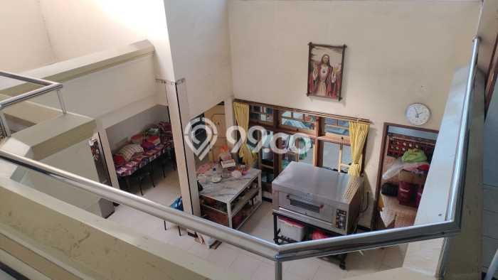 HARGA SPECIAL! Rumah Asri di Dukuh Pakis, Surabaya, Luas 315m2m² Bangunan 400m2m² BISA KPR! HARGA SPECIAL! Rumah Asri di Dukuh Pakis, Surabaya, Luas 315m2m² Bangunan 400m2m² BISA KPR!