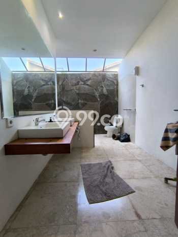 LOKASI STRATEGIS! Vila Kawasan , Area 750m2m², Lingkungan Strategis LOKASI STRATEGIS! Vila Kawasan , Area 750m2m², Lingkungan Strategis