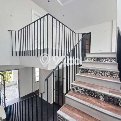 Dijual Rumah Luas Elegan Dengan View Cantik di Bintaro, Tangerang Selatan Dijual Rumah Luas Elegan Dengan View Cantik di Bintaro, Tangerang Selatan