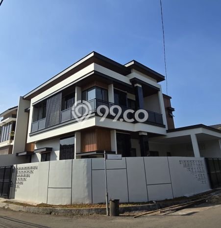 For Sale! Premium House LT 210m2 Desain Modern di BSD Griya Loka For Sale! Premium House LT 210m2 Desain Modern di BSD Griya Loka