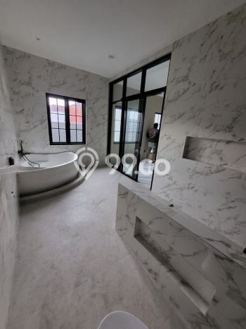 Rumah Elit LB 400m2 Siap Huni Desain Elegan di BSD Giri Loka, Tangerang Rumah Elit LB 400m2 Siap Huni Desain Elegan di BSD Giri Loka, Tangerang