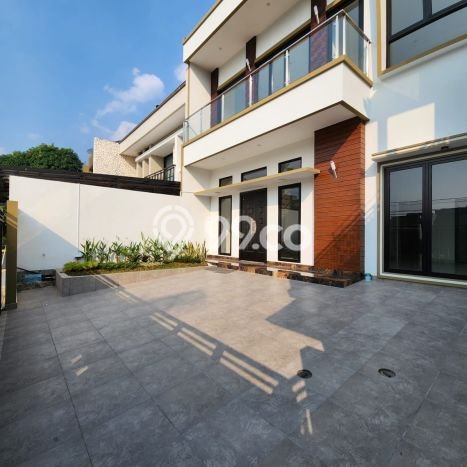 Ready to Use! Luxury House LT 180m2 Desain Elegan di BSD Nusaloka Ready to Use! Luxury House LT 180m2 Desain Elegan di BSD Nusaloka