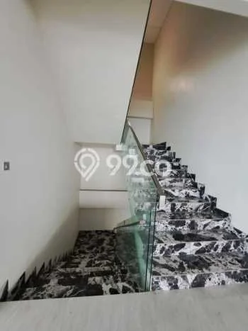 Unit Ruko Dijual di Jakarta Selatan LT 875m2 & LB 2700m2 Unit Ruko Dijual di Jakarta Selatan LT 875m2 & LB 2700m2