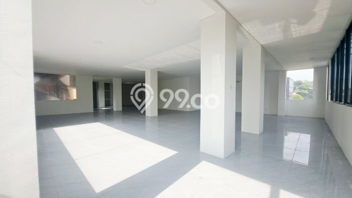 Unit Gudang Disewakan di BSD The Icon di Area Ramai & Strategis Unit Gudang Disewakan di BSD The Icon di Area Ramai & Strategis