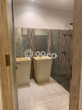 Vila di , Dimensi 250m2m², Cocok untuk hunian keluarga Vila di , Dimensi 250m2m², Cocok untuk hunian keluarga