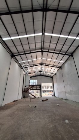 Lokasi Strategis! Dijual Gudang Bisnis di Legok, Tangerang Kondisi Baik Lokasi Strategis! Dijual Gudang Bisnis di Legok, Tangerang Kondisi Baik