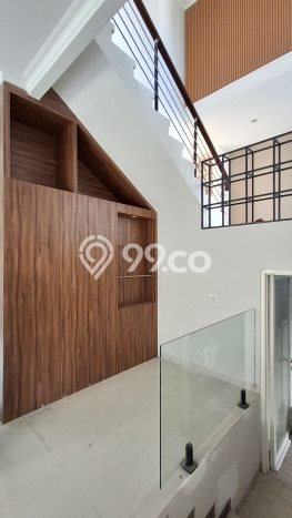 Rumah Luxury Modern Tanpa Renovasi di Citraland Surabaya Rumah Luxury Modern Tanpa Renovasi di Citraland Surabaya